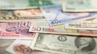 انخفاض أسعار العملات الأجنبية.. والدولار يستقر عند  6.08