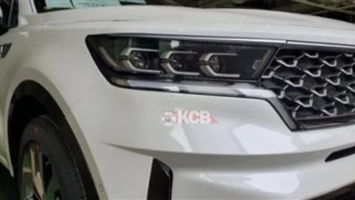 مصابيح LED أمامية بـ3 عدسات الجديد في سيارة كيا سورينتو