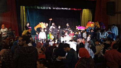 مسرح قصر ثقافة دمنهور كامل العدد بعد ٢٠ عامًا من التوقف (فيديو)