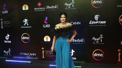 شاهد.. إطلالات نجمات الفن في حفل ختام مهرجان القاهرة السينمائي (صور)