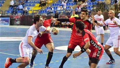 الشوط الأول.. الزمالك يتقدم على الأهلي (9-5) في قمة دوري اليد