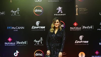 أمينة خليل تتألق بالأسود في ختام مهرجان القاهرة السينمائي (صور)