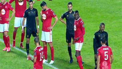 الأهلي بـ 10 لاعبين يتعادل سلبيا أمام النجم الساحلي في الشوط الأول