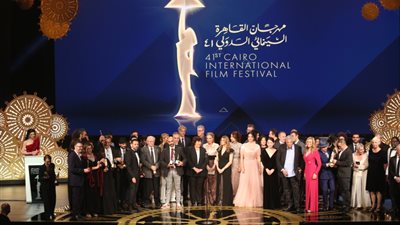 ختام مميز للدورة 41 من مهرجان القاهرة.. ناتالي إيمانويل مفاجأة الحفل.. أروى جودة تخطف الأنظار بالأحمر ورانيا يوسف بإطلالة محتشمة.. وفيلم 