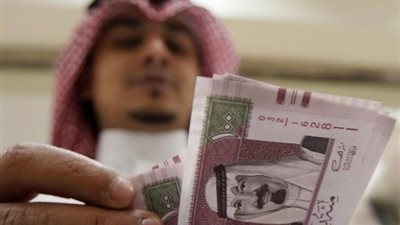 الريـال السعودي يتراجع.. و«الكويتي» يرتفع 25 قرشا