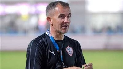 ميتشو يحاضر لاعبي الزمالك عقب تناول العشاء