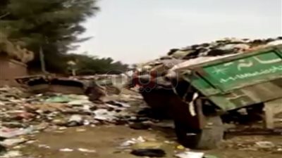 استياء الأهالي بسبب إلقاء القمامة بجوار محطة المياه بطلخا بالدقهلية (صور)
