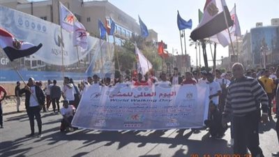 وزير الرياضة يشارك باحتفالية يوم المشي العالمي بالغردقة
