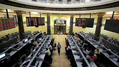 خبير: تخفيض البورصة رسومها من 500 إلى 50 ألف جنيه يحسن بيئة الاستثمار