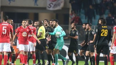 الأهلي يدرس تقديم شكوى رسمية ضد حكم مباراة النجم الساحلي للكاف
