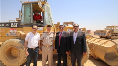 بالصور.. حفر 100 بئر جوفي غرب المنيا