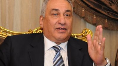 التحقيق في اتهام «عاشور» بإهدار أموال «المحامين»