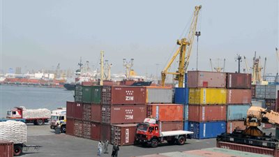 300 ألف طن ذرة وسكر تصل لميناء الإسكندرية