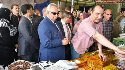 محافظ الشرقية: 25% نسبة تخفيض الأسعار بمعارض «أهلا رمضان» (صور)