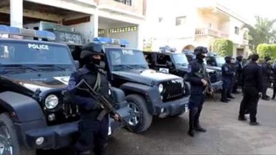 حملات مكثفة للأمن العام على البؤر الإجرامية.. ضبط 5 آلاف قطعة سلاح بينهم جرينوف و24 هارب من الإعدام.. تحصيل 231 مليون جنيه مخالفات كهرباء.. وإسقاط 110 تشكيل عصابى و711 عنصر إجرامى شديد الخطورة