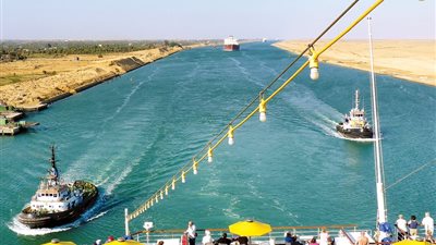 «المصريون في إجازة».. مطالبات باعتبار يوم افتتاح «قناة السويس الجديدة» إجازة رسمية.. وخبراء: تمثل إهدارا للاقتصاد ونحن نسابق الزمن ..وآخرون : تعتبر تشريفا للمناسبة لكنها وسيلة للهر