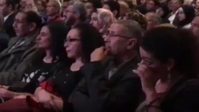 نوبة بكاء لنوارة نجم في حفل توزيع جوائز الشاعر أحمد فؤاد