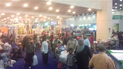 إقبال كثيف للمواطنين بمعرض أهلا رمضان (صور)