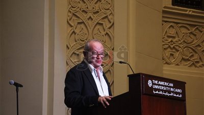 بين الاغتراب والثورة.. 