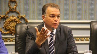 وزير النقل: المترو سيتحول لقطار الضواحي و350 مليون جنيه ديون للكهرباء