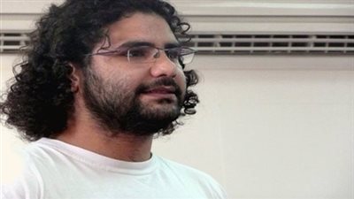 بدء ثالث جلسات محاكمة علاء عبدالفتاح فى «حرق المقر الانتخابى لشفيق»