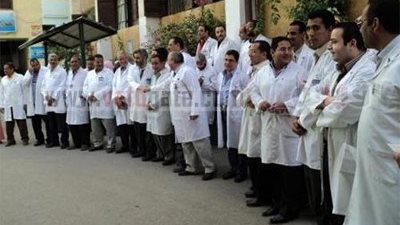 اضراب مفتوح للأطباء والعاملين بقصر العيني