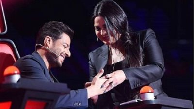 رقصة رومانسية لحماقي مع أحلام على مسرح «The voice»