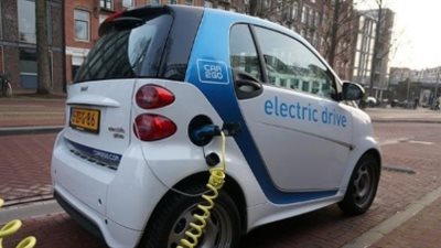 خبراء يضعون روشتة زيادة أعداد السيارات الكهربائية في مصر