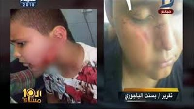 شاب يضرب طفلا بـ «مطواة» داخل لجنة الامتحان في الهرم (فيديو)
