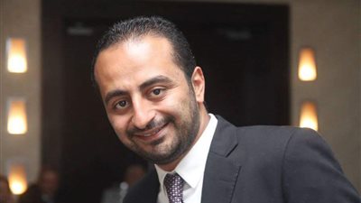 وفاة مخرج مسلسل «طايع» لعمرو يوسف