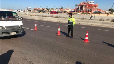 تحويلات مرورية بالطريق الدائري بسبب انقلاب سيارة