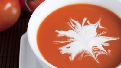 طريقة إعداد «كريمة الطماطم» بفصوص الفلفل الحار