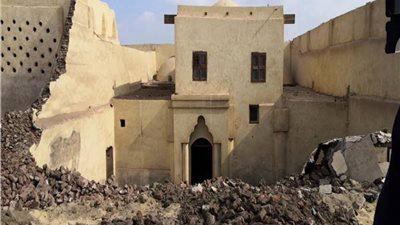 نائب يطالب بترميم الكنيسة الأثرية بدير ابو فانا في ملوي