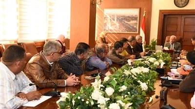 محافظ بورسعيد يتابع أعمال شركة مياه الشرب والصرف الصحي (صور)