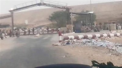 بالفيديو والصور.. لحظة سيطرة المقاومة والجيش اليمني على قاعدة «العند»