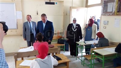 محافظ كفر الشيخ يتفقد لجان الشهادة الإعدادية (صور)