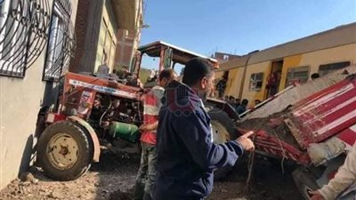 7 صور ترصد حادث تصادم قطار بجرار زراعي في الدقهلية