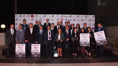 التجاري الدولي مصر يحصد جائزة أفضل فريق قانوني من مجلة 