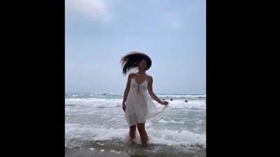 جوهرة وخالد أحمد.. بفستان أبيض قصير 