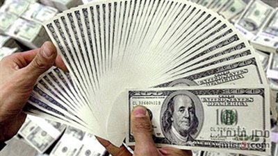 الدولار يقلص مكاسبه بعد بيانات مخيبة للآمال