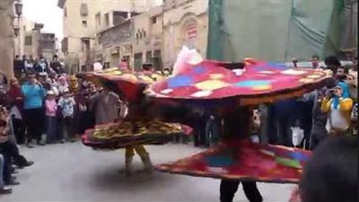 «التنورة والمزمار البلدى» يستقبلان ضيوف احتفالية قناة السويس بالأهرامات