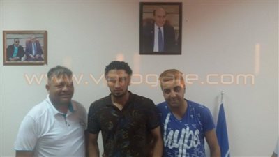 بالصور..القناة يضم مدافع الرجاء رسميًا