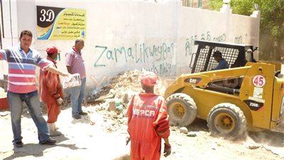 بالصور.. استكمال إزالة المخلفات بسنترال الغردقة