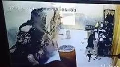 حادث دير أبو فانا.. لحظة انهيار سور الكنيسة الأثرية بدير أبو فانا بملوي.. (فيديو)
