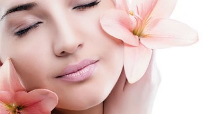 طرق الحصول على بشرة ناعمة في 