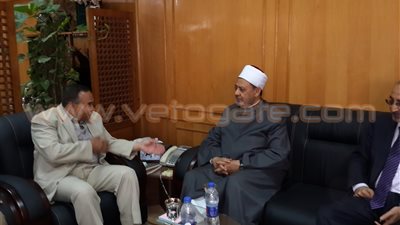 بالصور.. شيخ الأزهر يشاهد فيلما وثائقيا عن مشوار مجرى القناة