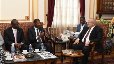 «الخشت» يلتقي رئيس برلمان بوركينا فاسو (صور)