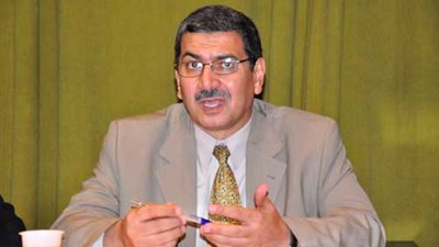 الولي يصل دار القضاء لمواجهته بموظفي الأهرام