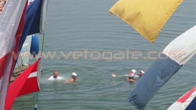 بالصور.. متحدو الإعاقة ينظمون مسابقة للسباحة بقناة السويس الجديدة
