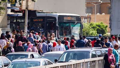 الشوارع في أول يوم عمل بعد زيادة المترو.. «زحمة يا دنيا زحمة»